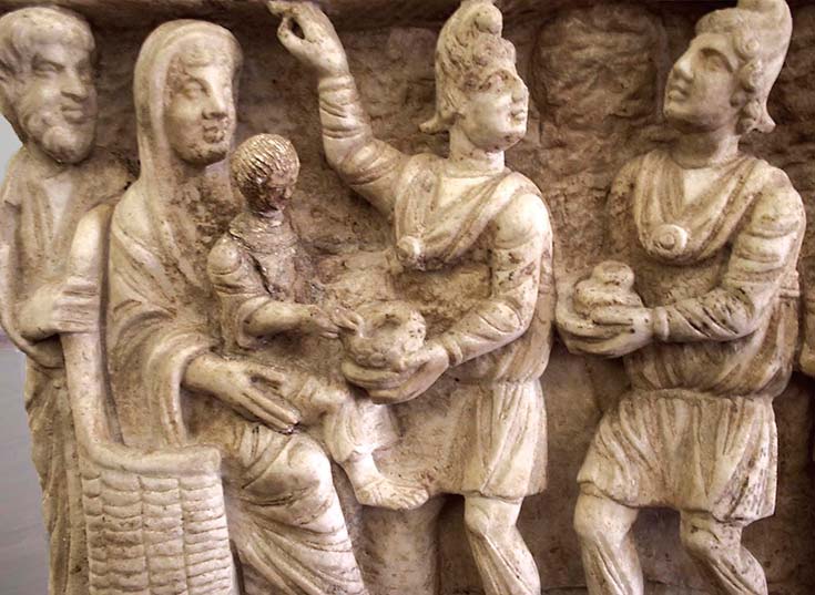 Los Reyes Magos en el arte cristiano primitivo. Un sarcófago del siglo III, Museo Vaticano. Foto Wikimedia Commons