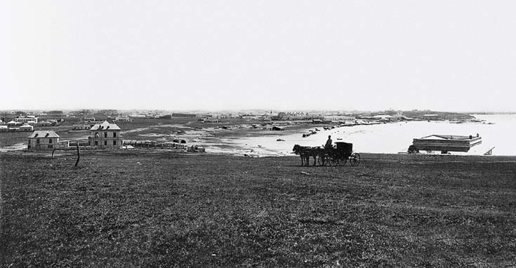 Vista de Mar del Plata. Foto de AW Boote & Cía, ca. 1890, biblioteca Manuel Gálvez, tomada desde la loma de Stella Maris mirando al noroeste.