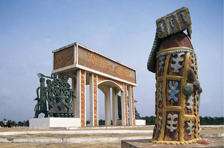 Monumento conmemorativo erigido en el punto de embarque de africanos esclavizados en Ouidah, Benin.
