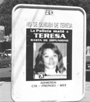 Figura 1. Cartel en una avenida central de Cutral-Có, Neuquén, dos años después de la muerte de Teresa Rodríguez. Cuatro años después, en abril de 2001, el slogan “No se olviden de Teresa” tuvo repercusión nacional